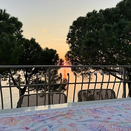 Apartment Mit Meerblick Am Strand Costa Azzura Градо Экстерьер фото